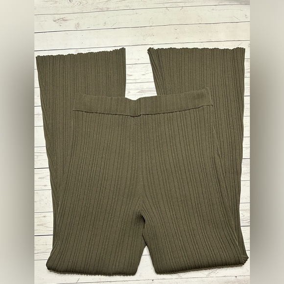 Express Super High Waisted Ribbed Sweater Flair Pant - Picture 6 of 7
